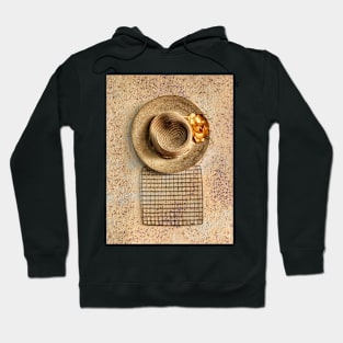 Old straw hat rustic scene Hoodie